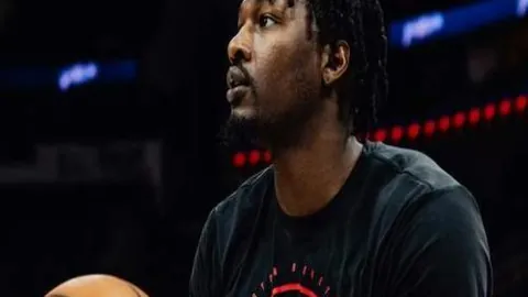 皮克告别球场 周日上演告别战